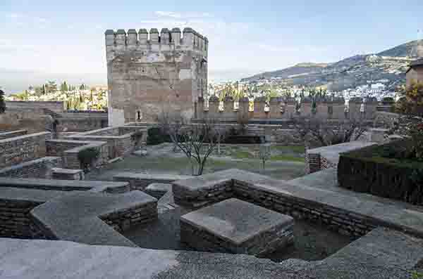 Granada 023 - La Alhambra - palacios Nazaries - Patio de la Madraza.jpg